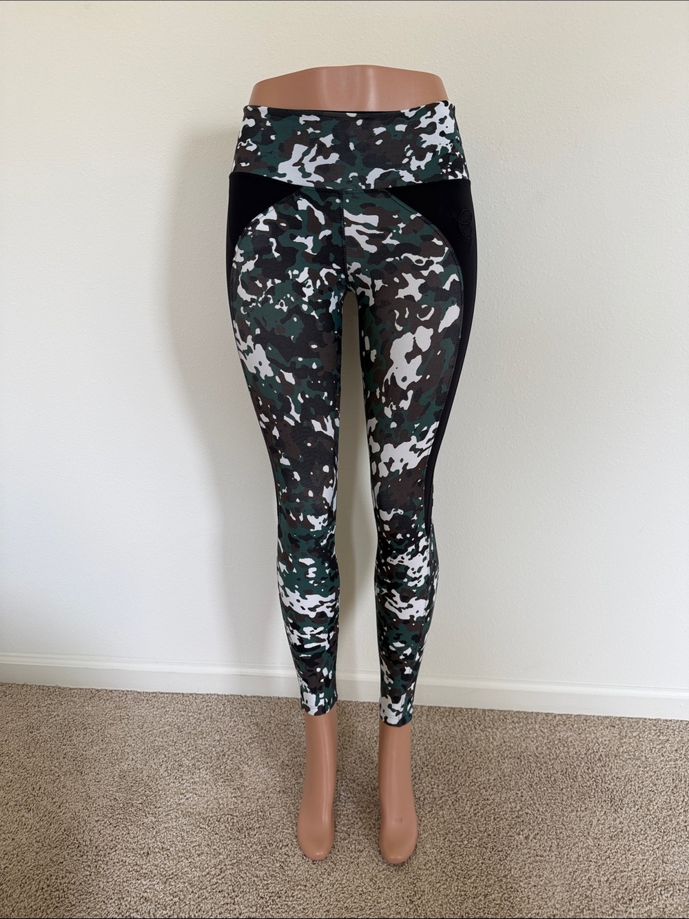 High-Rise Green Camo Leggings with Black Side Panels size medium camouflage